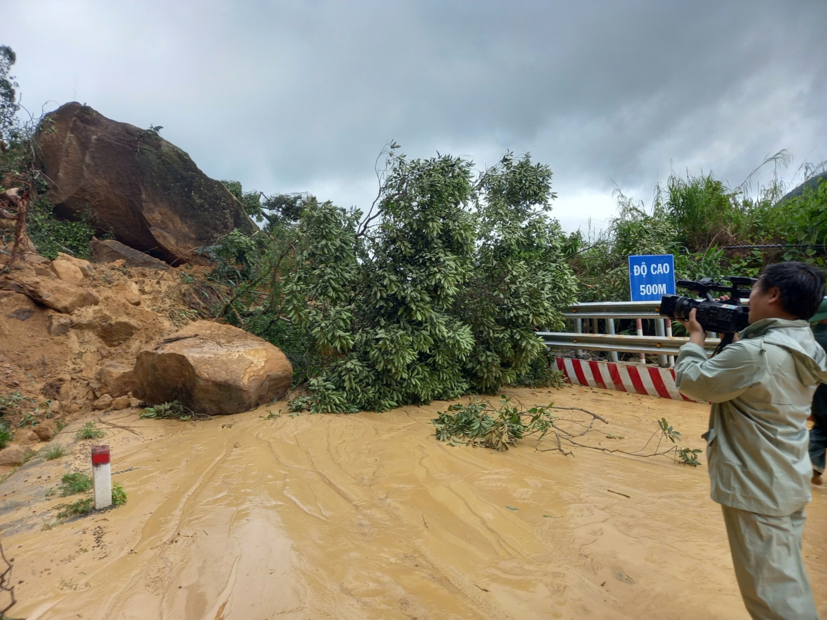 - Kčŭn  Khánh Lê klưh jhat prŏng, klŏ boh tâo prŏng gang êlan