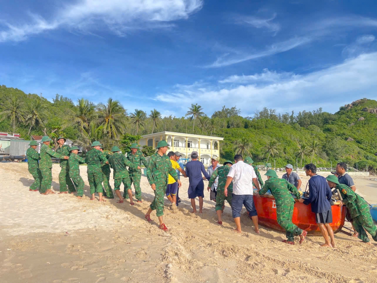 
Kăn ƀô̆, linh vei lăng tơring sơlam dêh char Gia Lai tơgŭm ăn kon pơlei dui hor thŏng nan, bato mât dơ̆ng tơ̆ anih sơđơ̆ng vă veh ver kơ ‘mi kial kơsô̆ 13