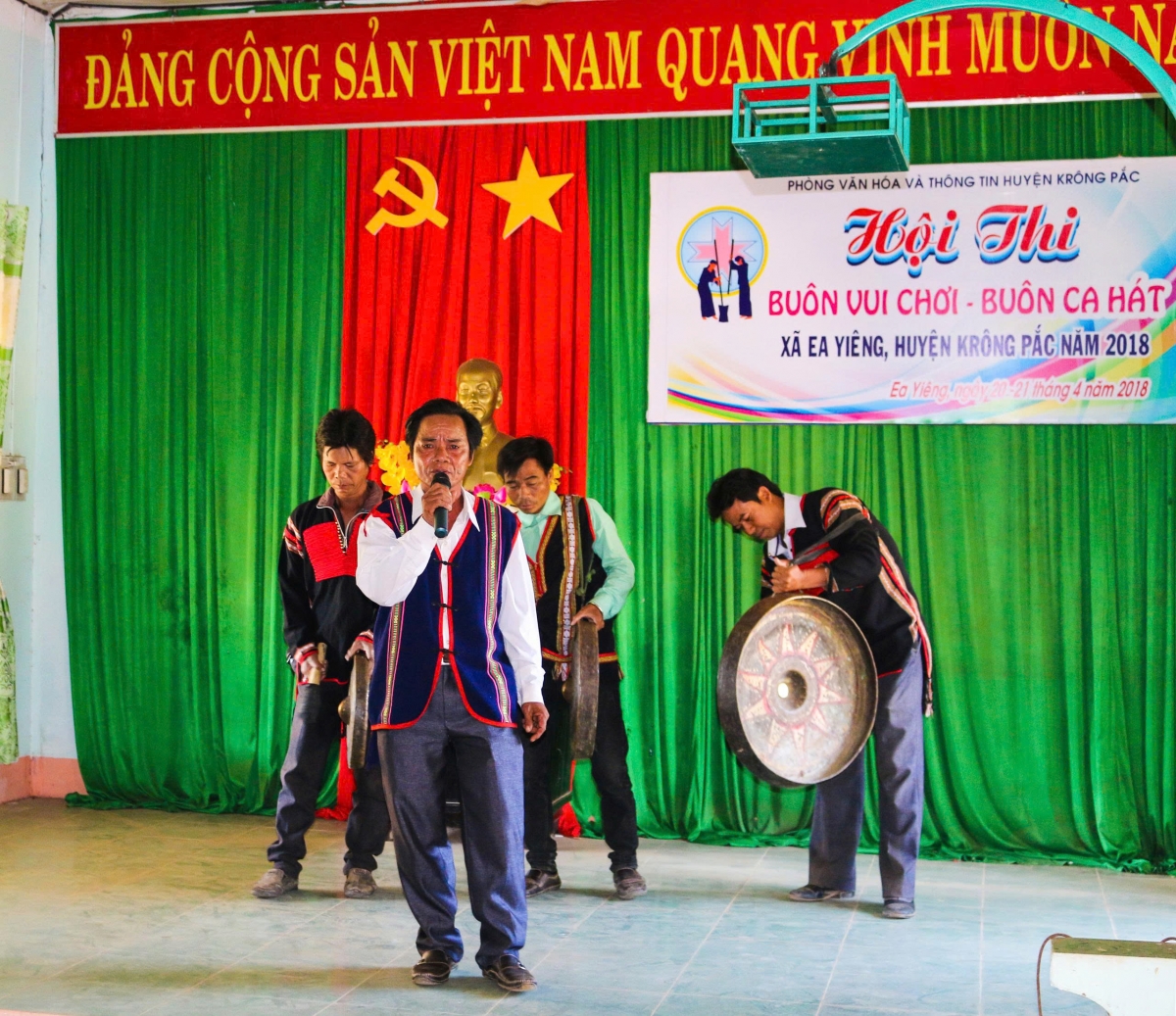 Pơplông adoh tơlơi adoh đưm