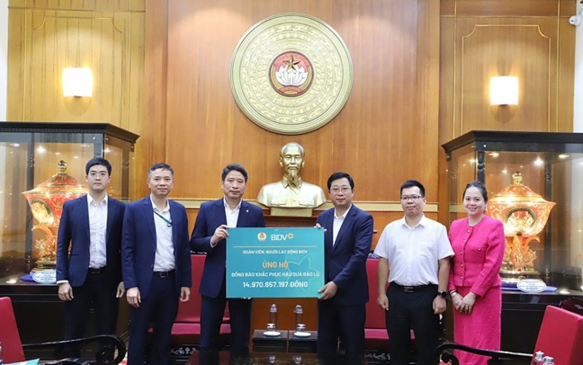 Ban Vận động cứu trợ Trung ương, Ủy ban Trung ương MTTQ Việt Nam tiếp nhận ủng hộ các địa phương khắc phục thiệt hại do bão lũ từ các cơ quan, tổ chức (Ảnh: UBMTTQVN).