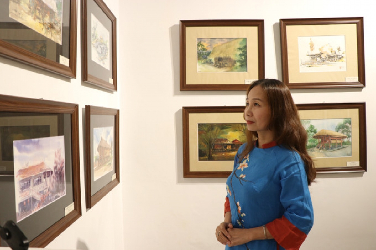 Khách tham quan triển lãm. ảnh: Mai Trang/TTXVN