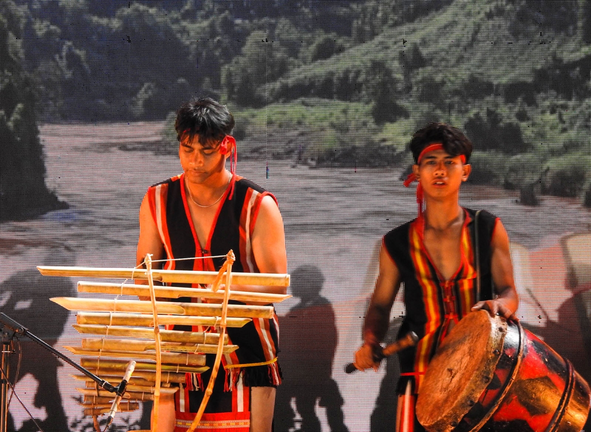 Mâu vâi ngê̆ nhân hơnăm ối nếo dêi pơlê Kon Klôk