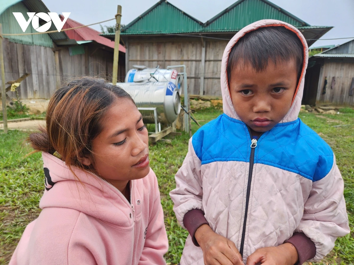 Cháu nhỏ con trai công an viên Zơ Râm Nhôm bị mất tích vụ sạt lở kinh hoàng.