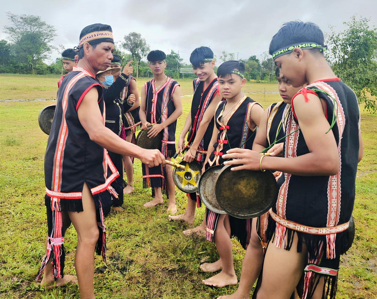 -Pô thâo mbruă Puih Dup mtô kơ phung êdam êra mnuih Jarai tông čing.