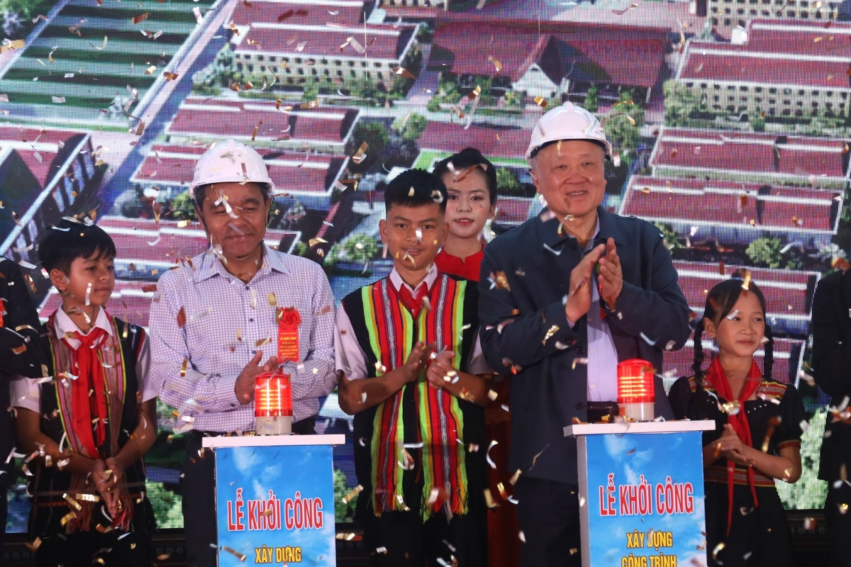 Nam Trung bộ n’hanh Tây Nguyên ntơm ƀư rdâk njêng ngih nti phổ thông nội trú bar gưl ta nkual n’har bri.