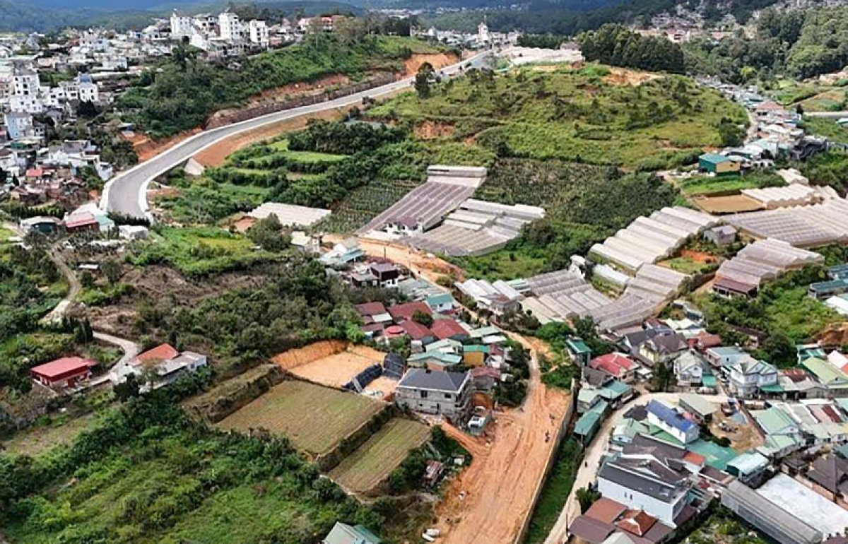 Tơvâ tơvân tung tơdroăng chêl thiăn liăn ‘mâi xĕn tơnêi tíu hngêi trăng pro troăng ví Đà Lạt chiâng hrá pro
