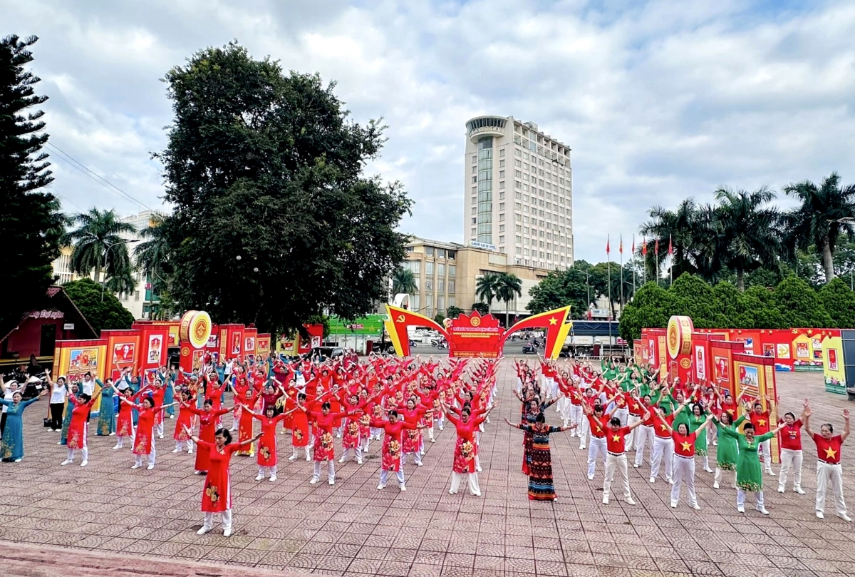 Ta Dak Lak geh âk câu lạc bộ thể dục dưỡng sinh nuĭh âk năm deh dơi ndâk njêng n’hanh mât rgum rƀŭn
 