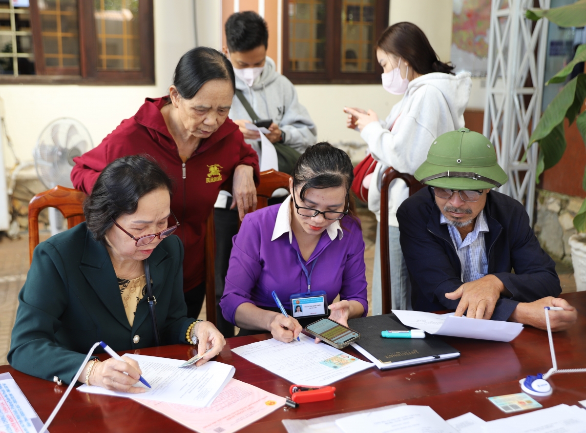 Ntŭk kan Hành chính công phường Buôn Ma Thuột pă an cán bộ ntop kơl
 