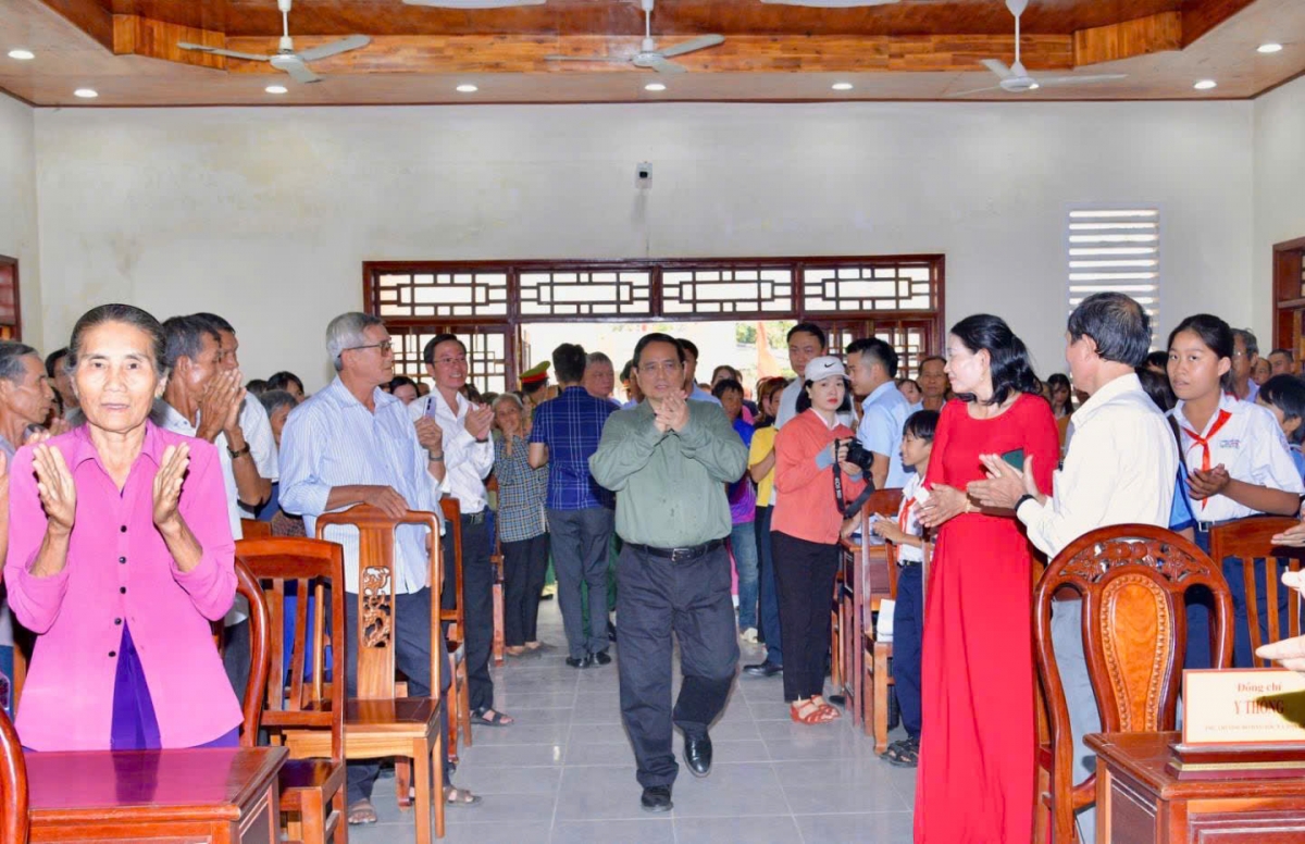 - Khua knŭk kna Phạm Minh Chính nao ti Hruê mơak bi hgŭm mguôp jih jang djuê ana ti krĭng mnuih ƀuôn sang dôk Thắng Kiên, să Đề Gi, čar Gia Lai.