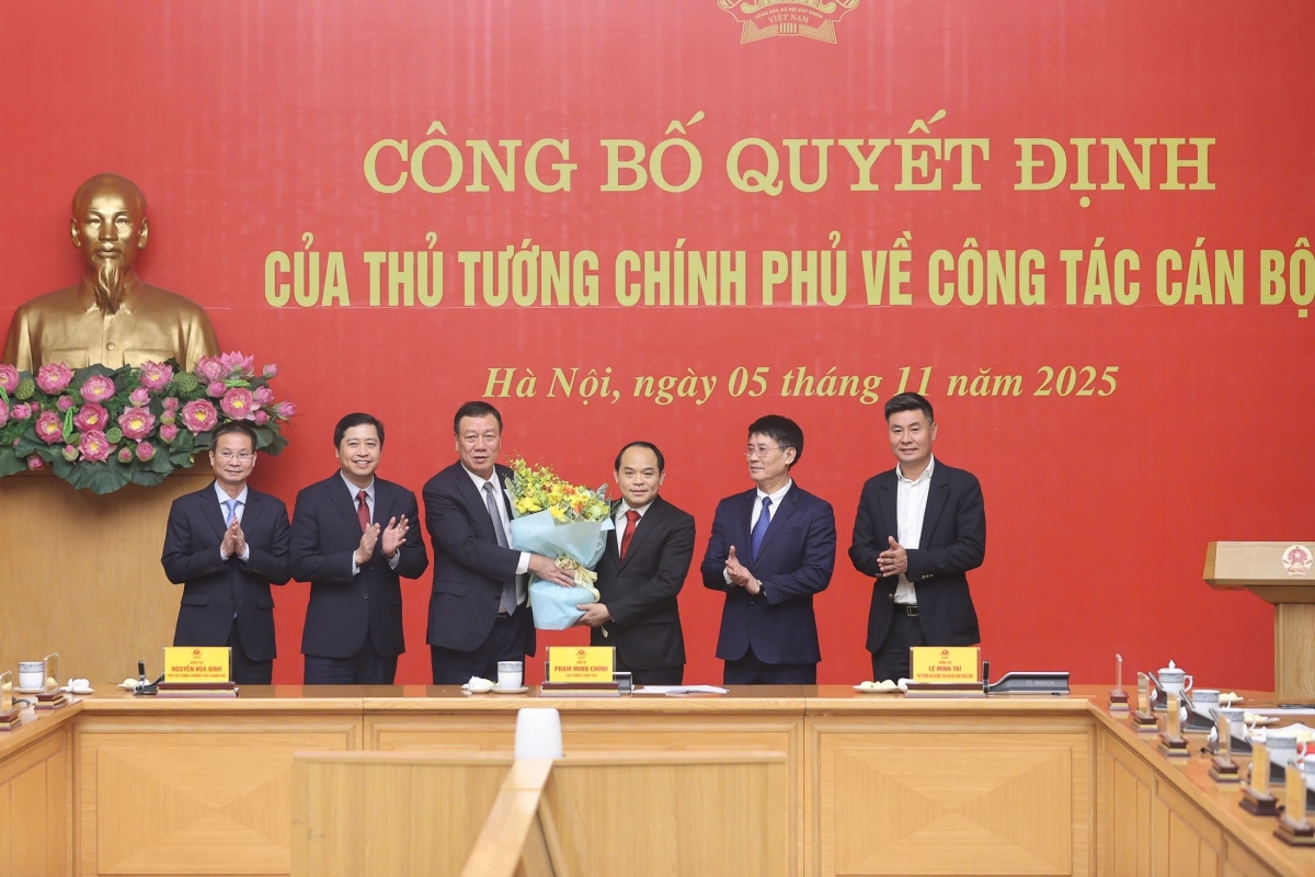 
Thủ tướng pôk ăn Tơchơ̆t păng hmach chơt hơ iă ăn kơ ƀok Nguyễn Quốc Đoàn