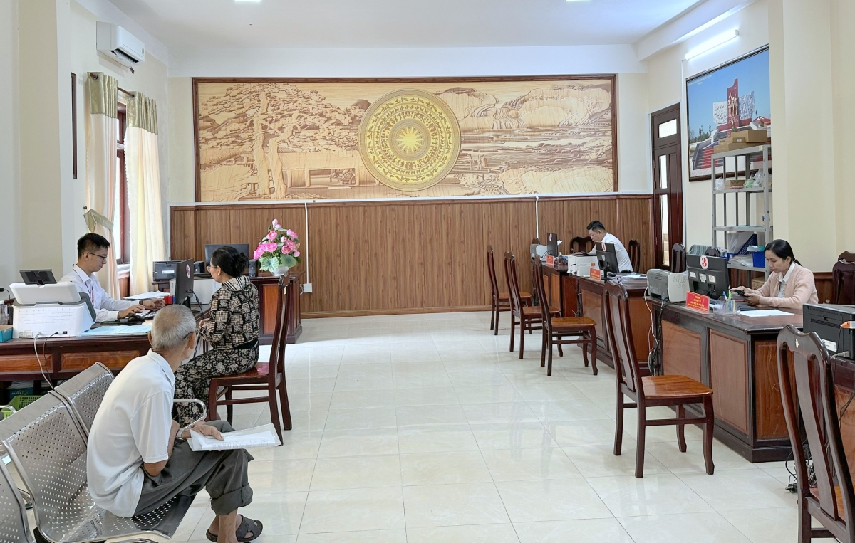 Trung tâm phục vụ hành chính công xã Cờ Đỏ đã cơ bản giải quyết hồ sơ, thủ tục hành chính cho người dân đạt tiến độ yêu cầu