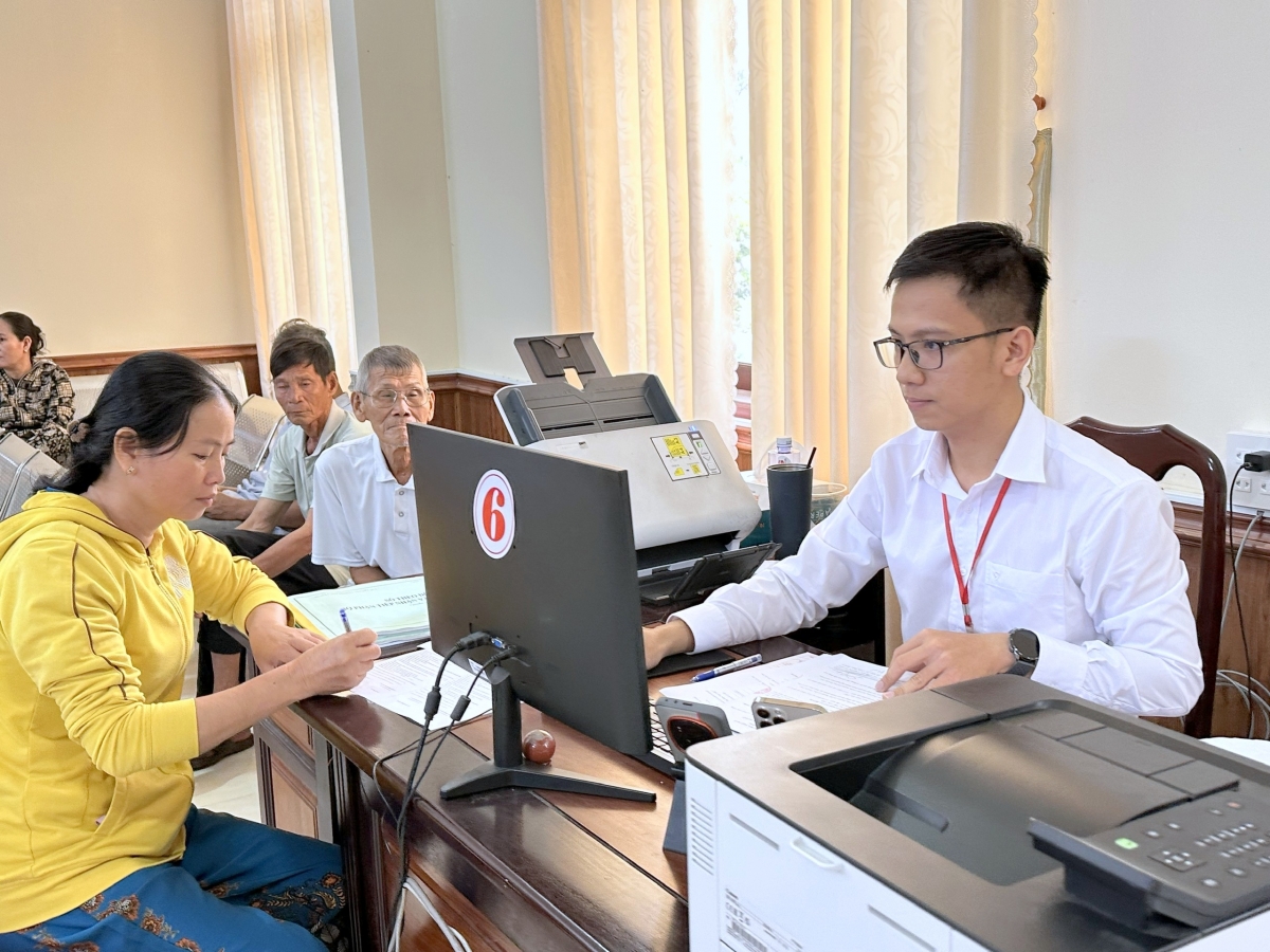 Trung tâm phục vụ hành chính công xã Cờ Đỏ không chỉ đáp ứng nhu cầu của người dân mà còn mở ra hướng đi mới cho dịch vụ công trực tuyến