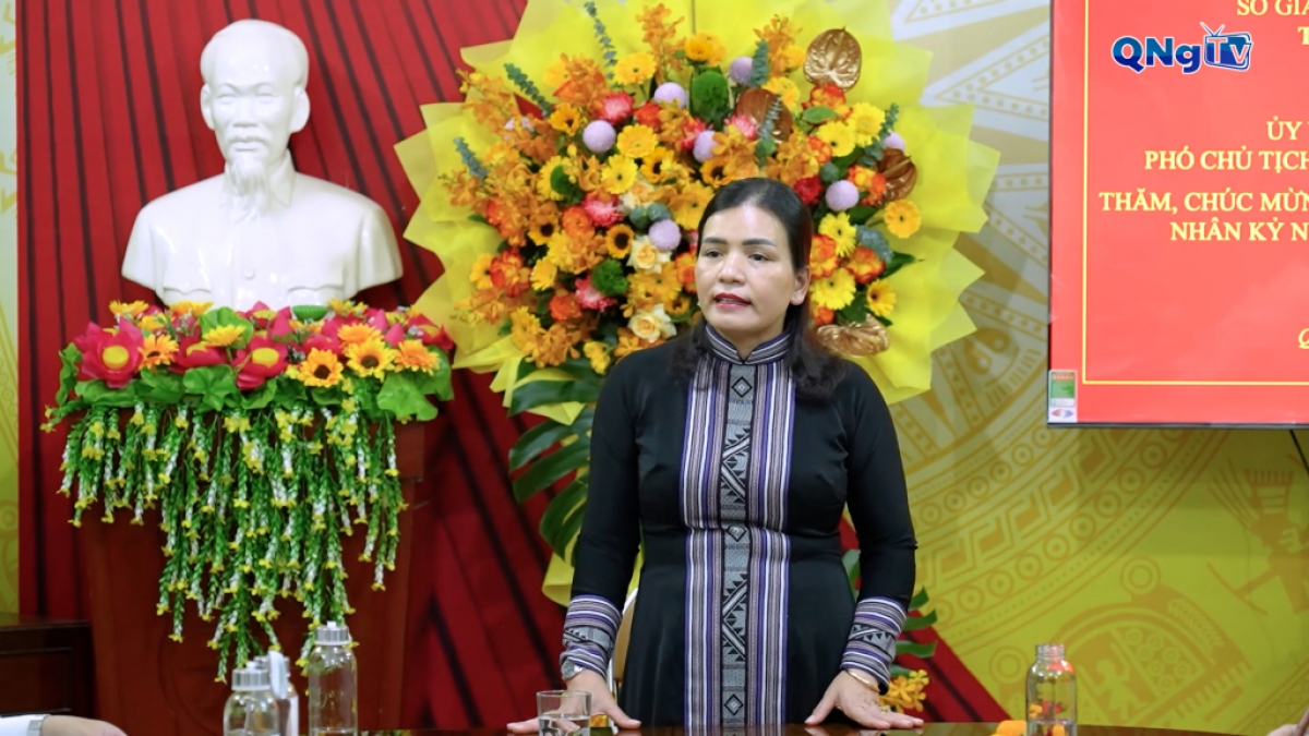 Phó Chủ tịch Thường trực UBND tỉnh Y Ngọc phát biểu tại buổi đến thăm trường