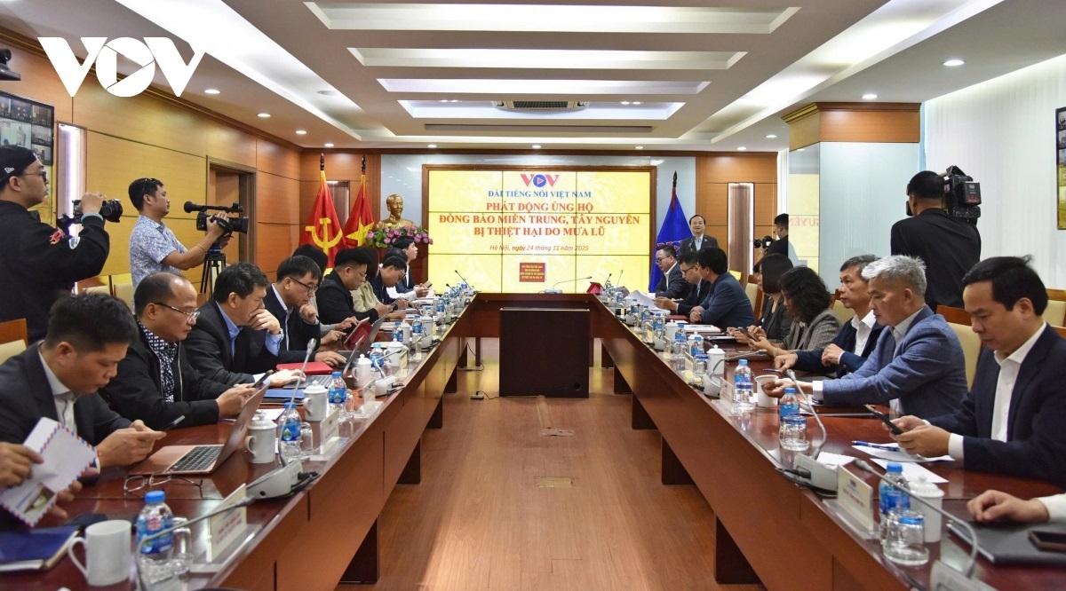 Toàn cảnh buổi phát động ủng hộ đồng bào miền Trung - Tây Nguyên bị thiệt hại do mưa lũ