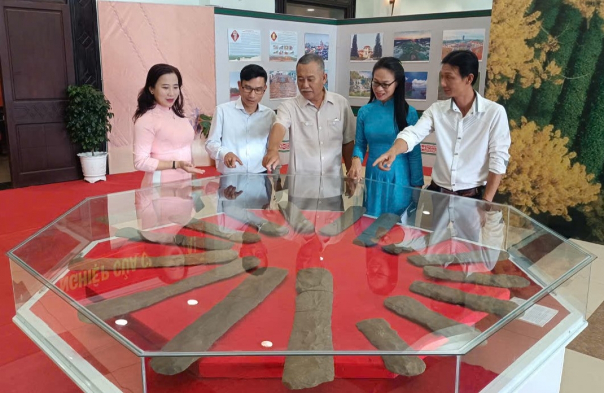 
Chĭng tơmo Đăk Sơn jĭ Mŭk drăm kăp gĭt kơ teh đak