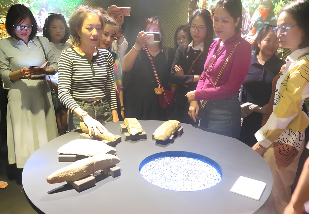 Tuai hyu čuă  ngui ĕp lăng Sang pơdă gơnam jua mơñi amăng gŭ lŏn