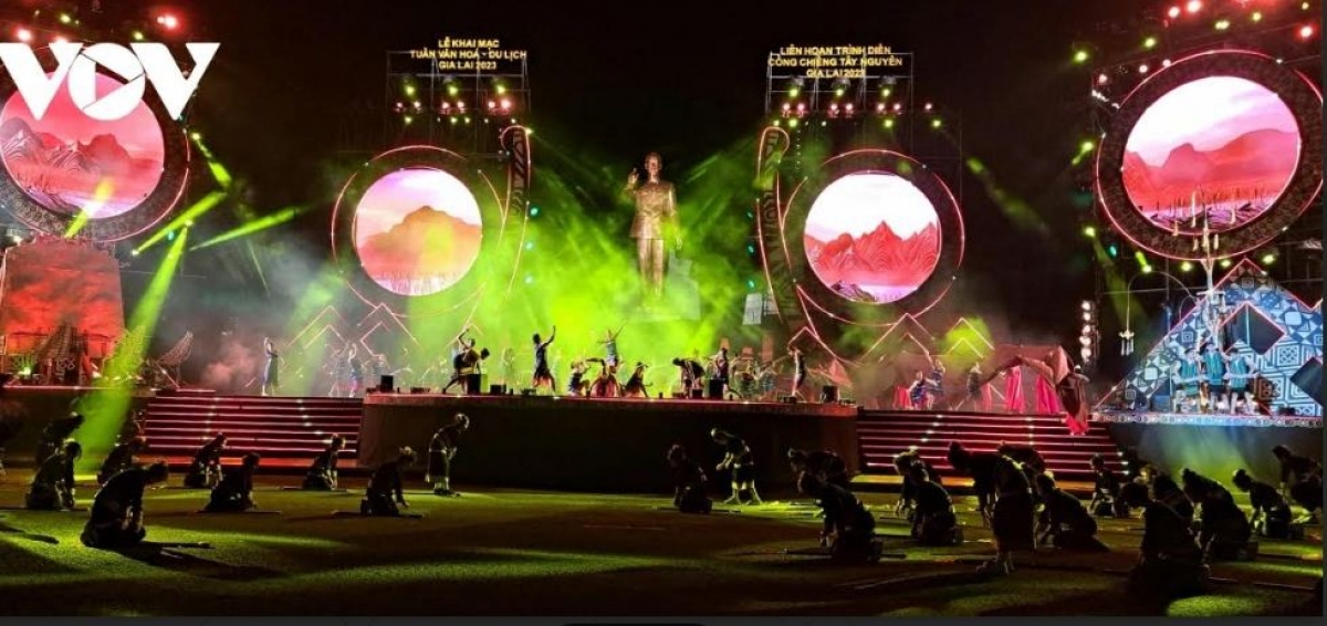 Jơlan hơdră amra hơmâo pơphun ƀơi 2 anih pơdah tivi ƀơi phường Quy Nhơn hăng Pleiku