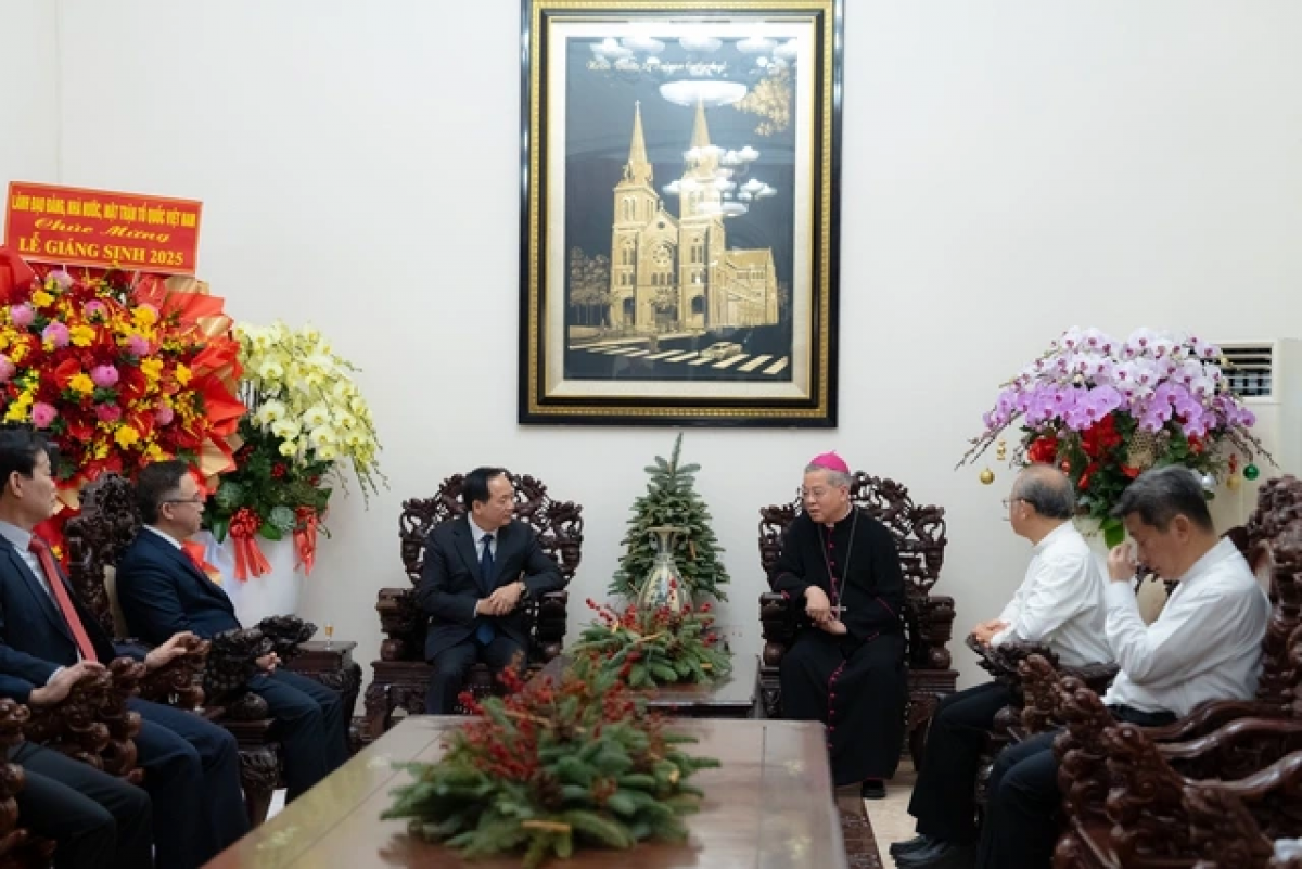 Akaok mban Tuyen giao saong Dan van Negar mai ayuh harei Giang sinh di Ban raya Ho Chi Minh