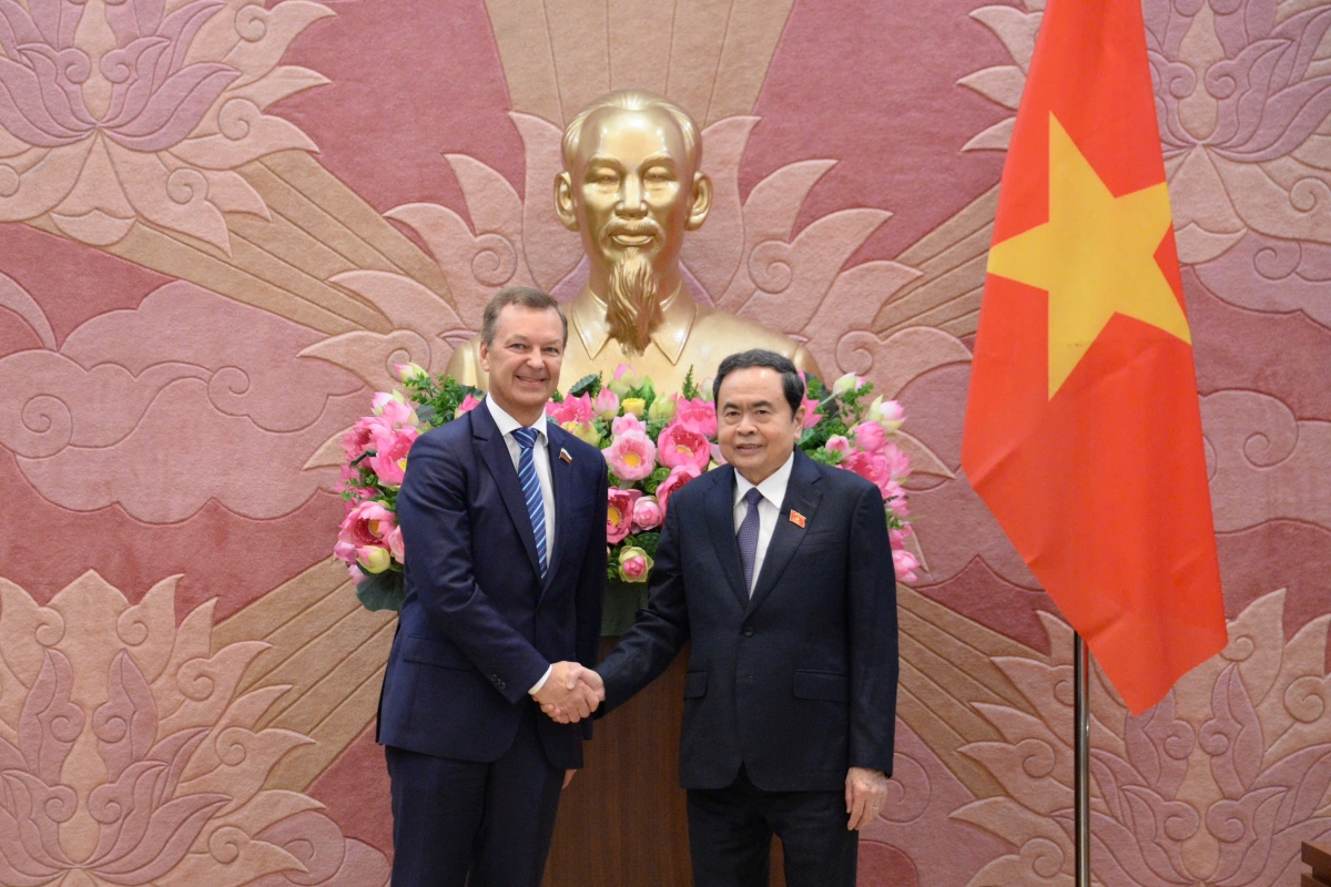 Khua git gai pơ ala mơnuih ƀôn sang dêh čar ơi Trần Thanh Mẫn hăng kơ-iăng Khua git gai tal I Khul ala čar dêh čar Nga