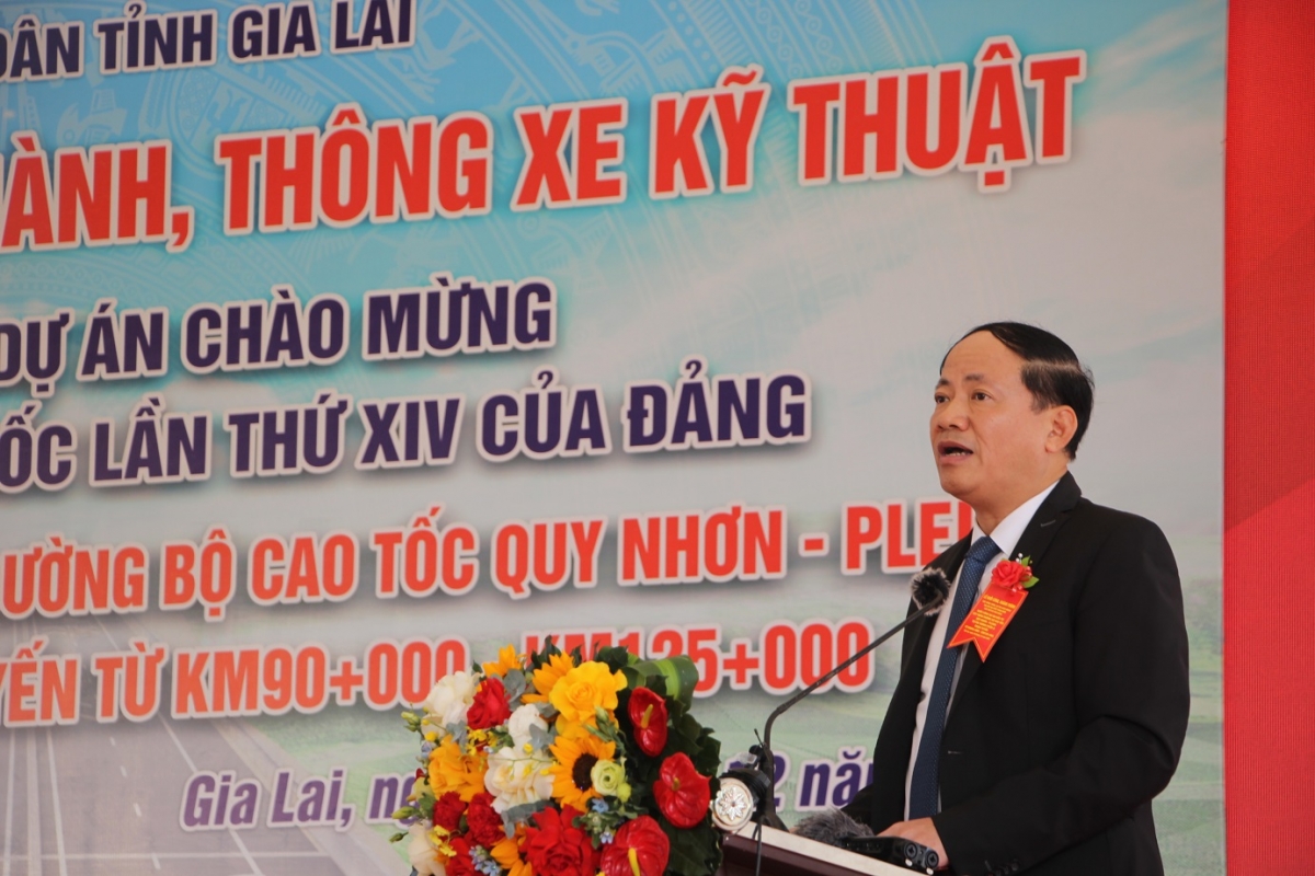 
Ƀok Phạm Anh Tuấn – Kơdră Hơnih jang vei lăng kon pơlei dêh char Gia Lai