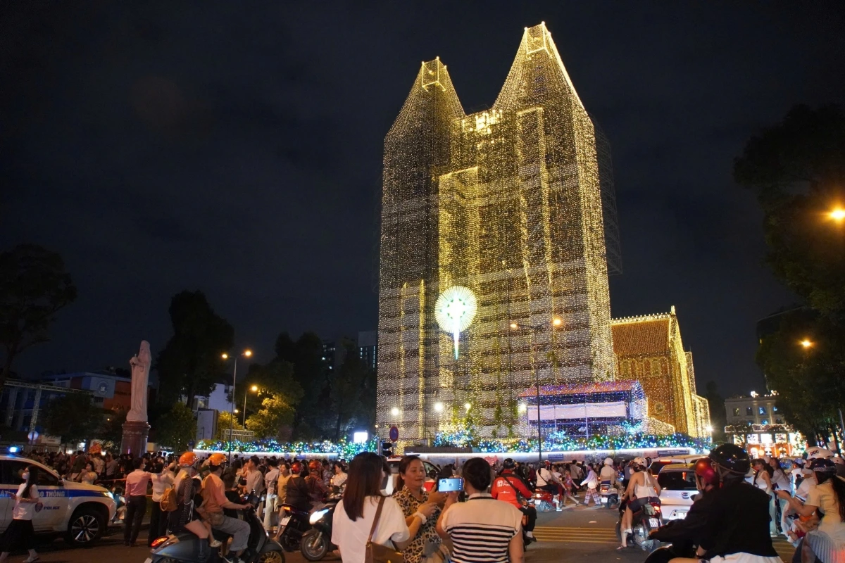Rilo labik di Ban raya Ho Chi Minh hu ramik caga gheih ghang raok Giang Sinh