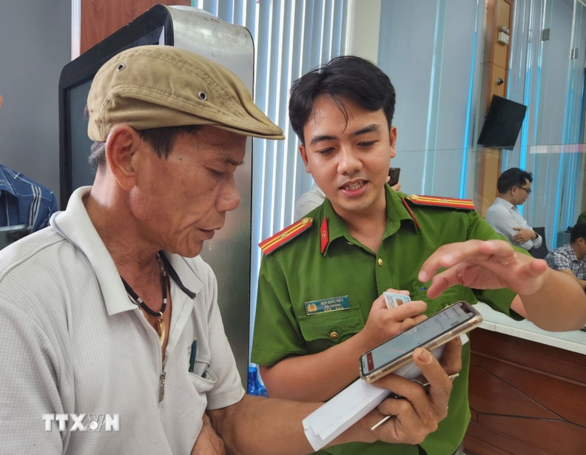 Sarak di Rajaei ka bruk cakrok patagok bhap bini pandar taka so