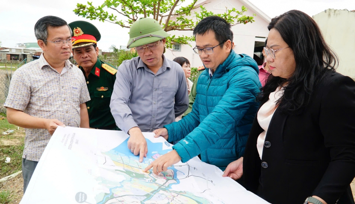 -Phạm Anh Tuấn - Khua Bruă sang čư̆ êa čar Gia Lai nao ksiêm dlăng leh anăn hmư̆ hdră êlan dăp anôk dôk mrâo kơ mnuih ƀuôn sang kreh tŭ klei hmăi mơ̆ng yan adiê.