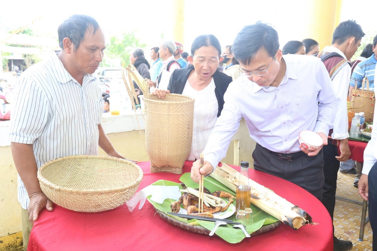 
Xa ngôi tơmam đơ̆ng đe mih ma duch nă ƀuh, pai lơ̆m Năr tơguăt mĭnh ƀơ̆r đon