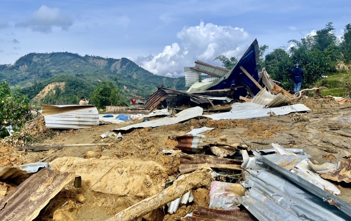 Đợt thiên tai vừa qua gây thiệt hại nặng nề về người và tài sản của người dân.
