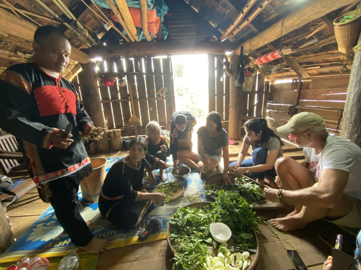 Mơngế Rơđế rak vế khôi hmâ, mơjiâng pro ôm hyô