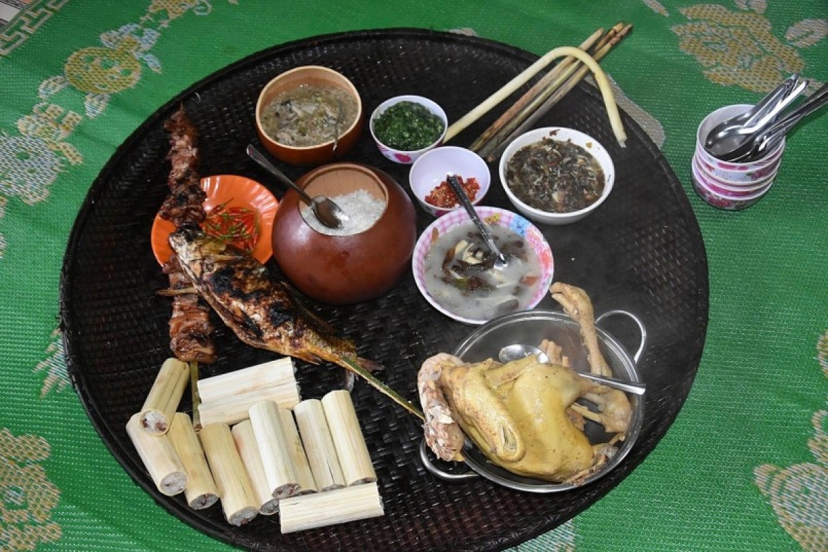 Dalam salao lisei di urang M'Nong oh hu kurang ia bai njam glai