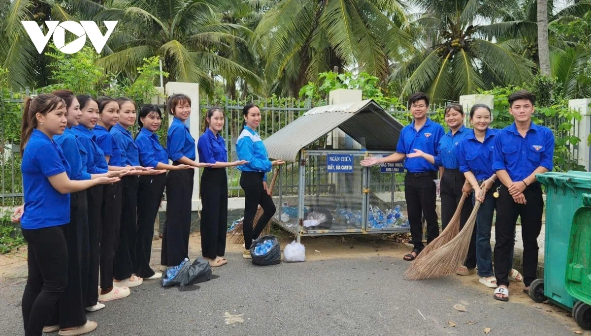 Mỏ Cày Xanh di dam dara xa Mo Cay, tinh Vinh Long