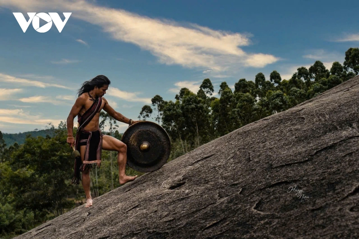 Rcom Bus haong thaik thaot biak dreih yau dalam akayat