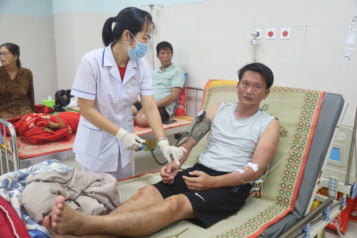 Cau lơh sơnơm kham pràn kơldang să jan bi Lê Văn Sang in (Rùp còp tŭ bi Sanh geh lam rê hờ ù gờl)