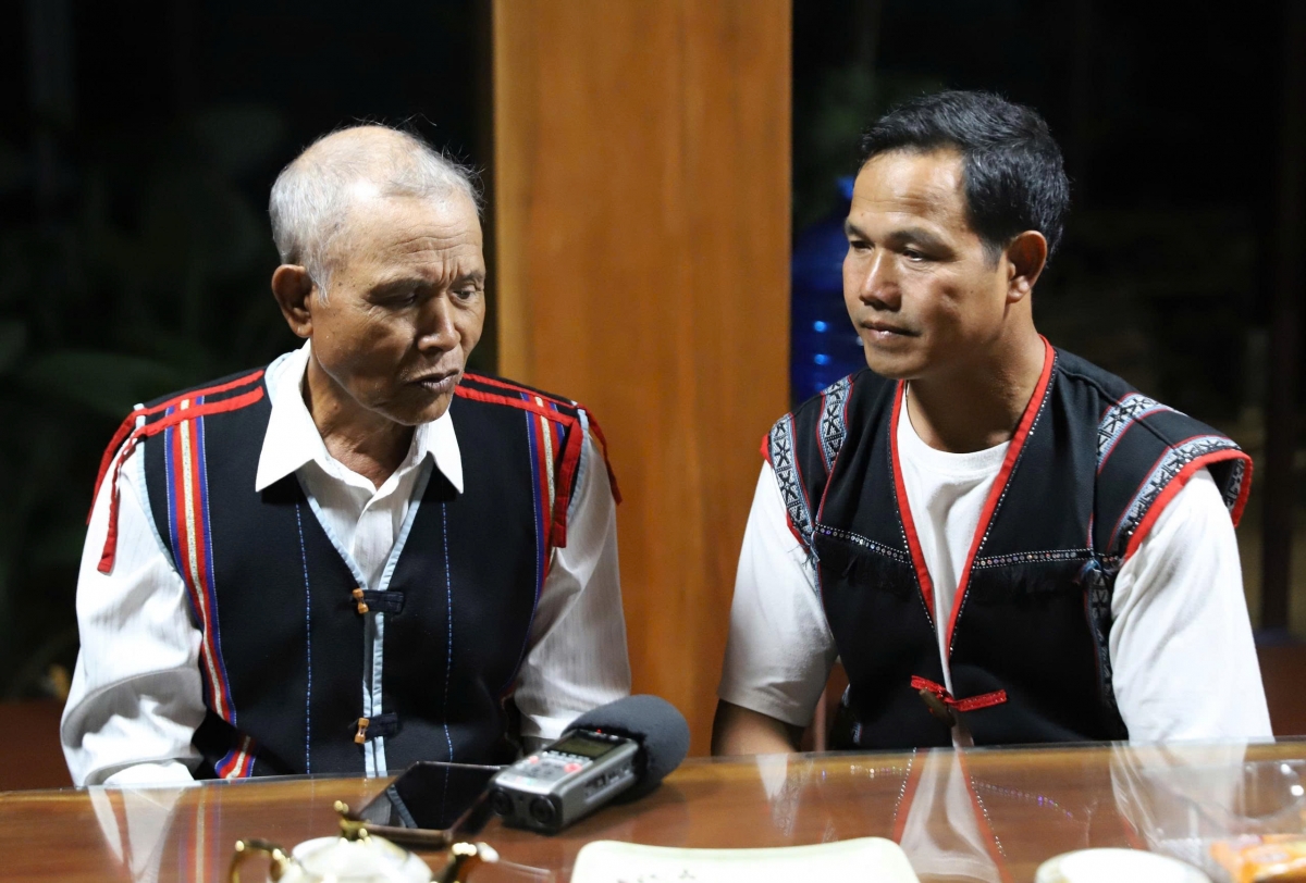 
Kră pơlei Hmrik pơma dơnuh hăm kon pơlei gah tơdrong hơrih rim năr, gah tơdrong hlôh vao lơ̆m pơm jang păng dôm tơdrong vă jang khei năr kơnh