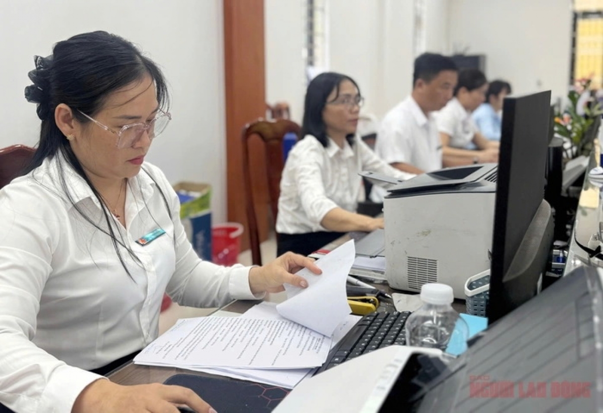 Công chức làm việc tại Trung tâm phục vụ hành chính công phường Hòa Khánh, TP Đà Nẵng. Ảnh: nld.com