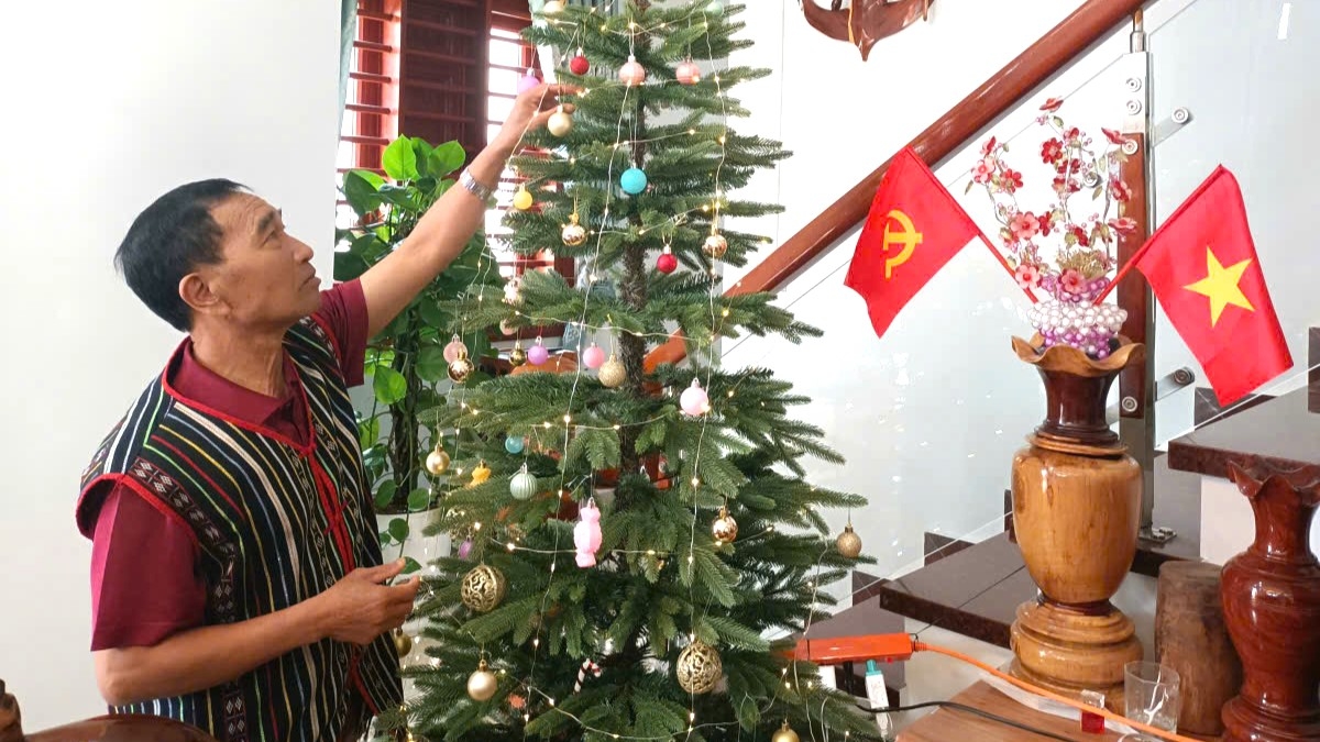 Ồng Cil Kwuyên tus bal tàm broă lơh mpồl bơtiàn, cèng geh ală bơta niam bơnĕ mpồl bơtiàn in