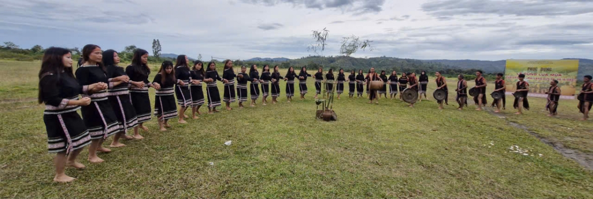 Kuăn pơlê Dun De tŏn chêng ƀă vâi xuăng ton bê châ to lâi chôu rơtâ tá loăng kâng