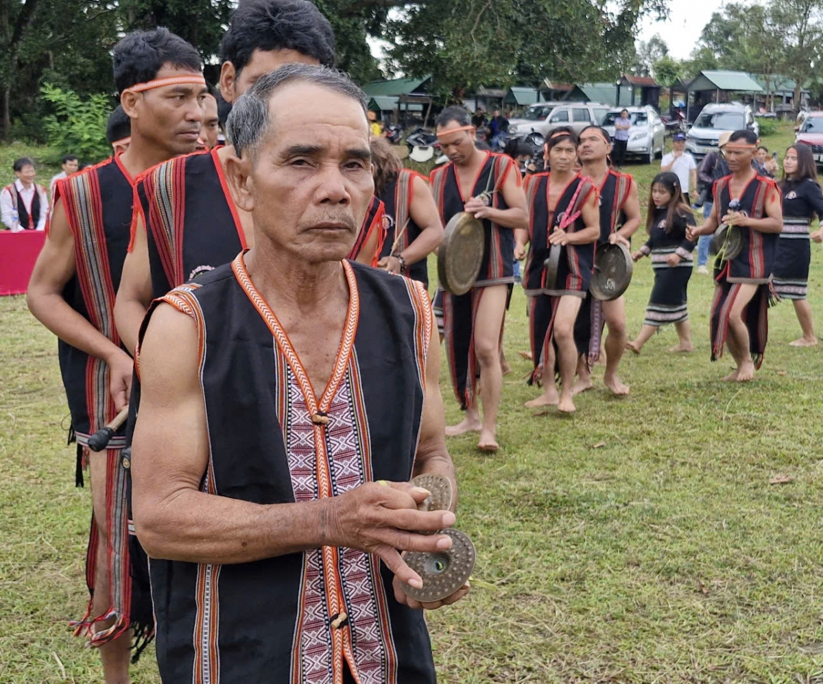 Tơdrong et soi kơ ƀa pơyan jĭ tơdrong soi kơ pơyan choh jang tôch gĭt kăl kơ bơngai Jarai, dang ei đei pơgơ̆r dơ̆ng vă chĕp vei kơjăp tơdrong juăt đơ̆ng sơ̆ pơyoa ăn tơdrong chă tơmang lăng