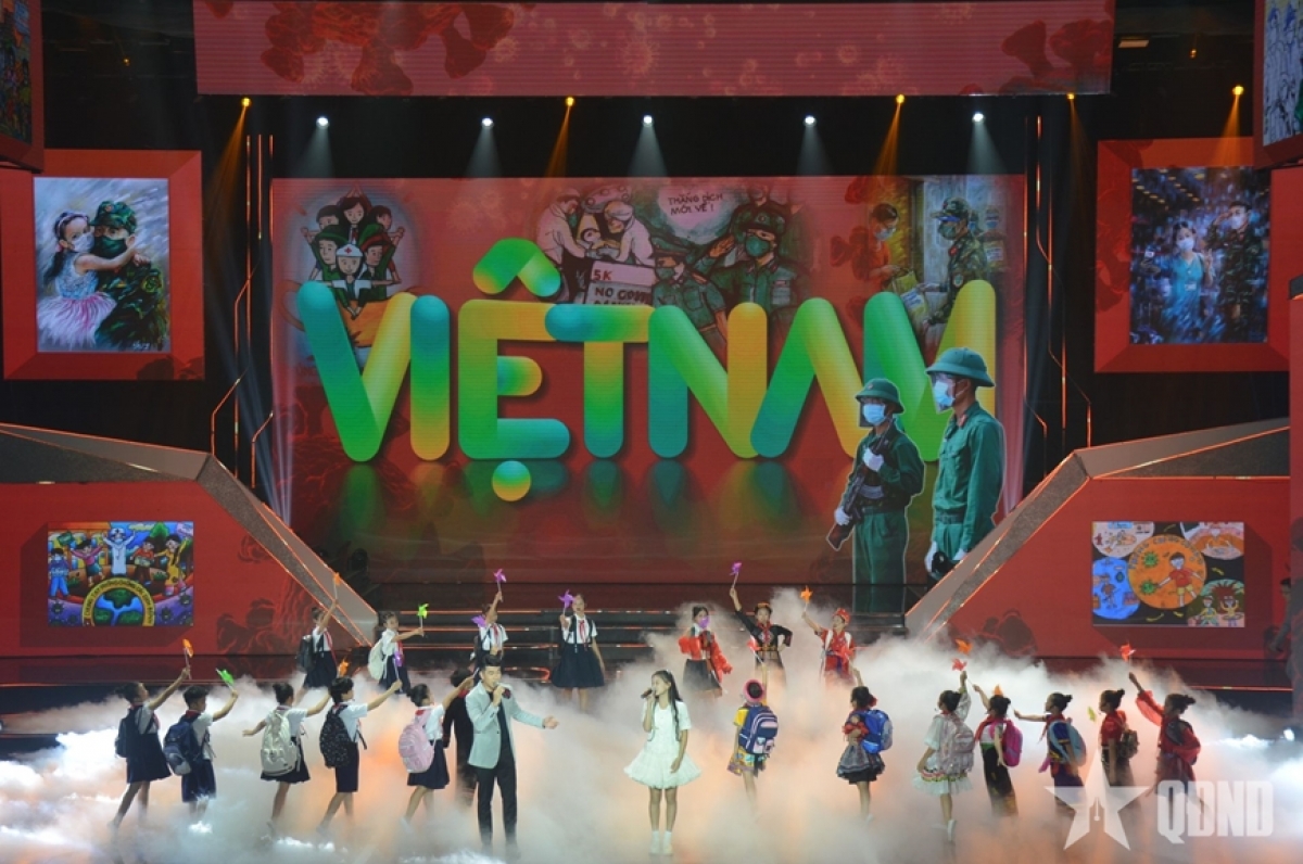 Tiết mục ca nhạc trong chương trình. Ảnh Báo Quân đội