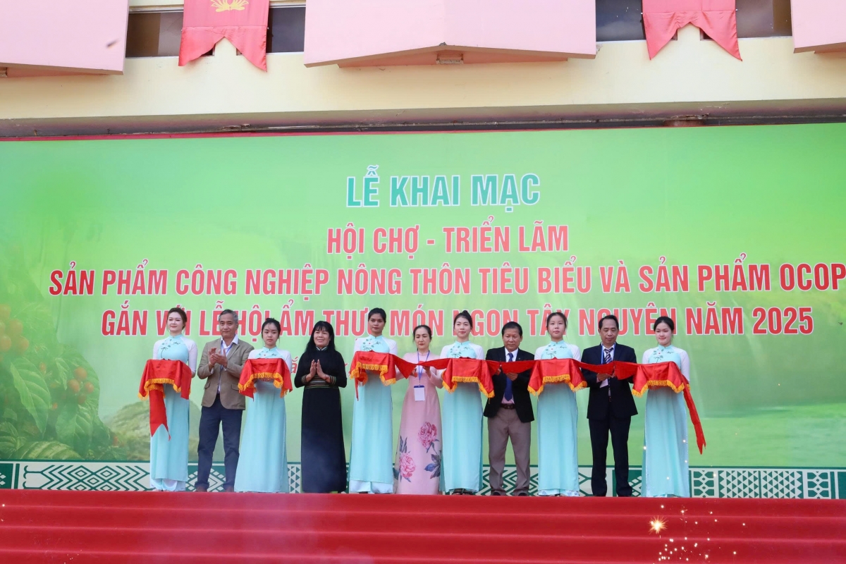 
Hloh 250 thơdrơr tơmam drăm vang năm Jơnŭ,m kơchơ OCOP tơklep hăm ‘nhem ‘nhot Tây Nguyên.