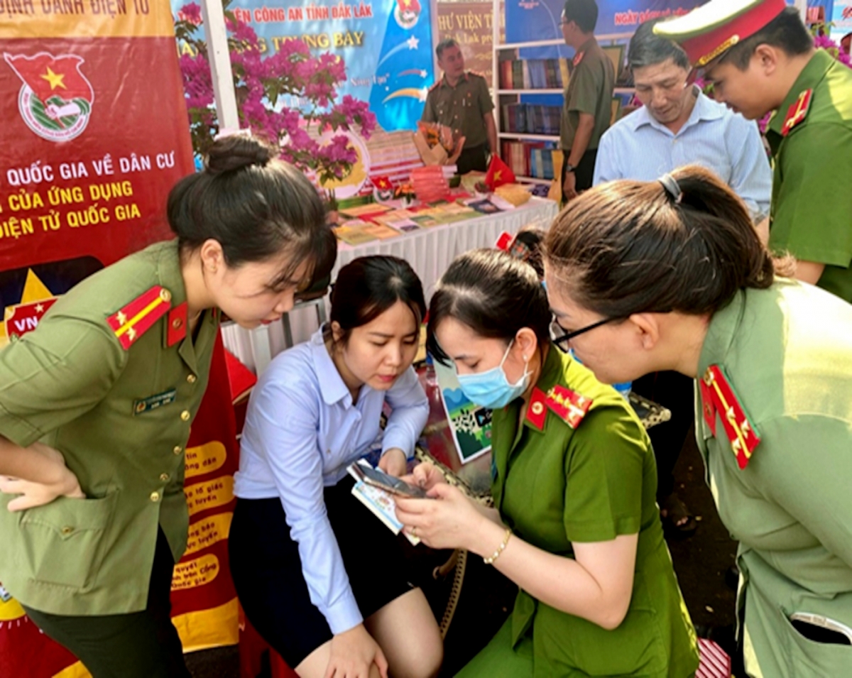  Tơhan kông an glăi pơ plơi pơtô brơi neh met wa pơmut boh thâo VNeID