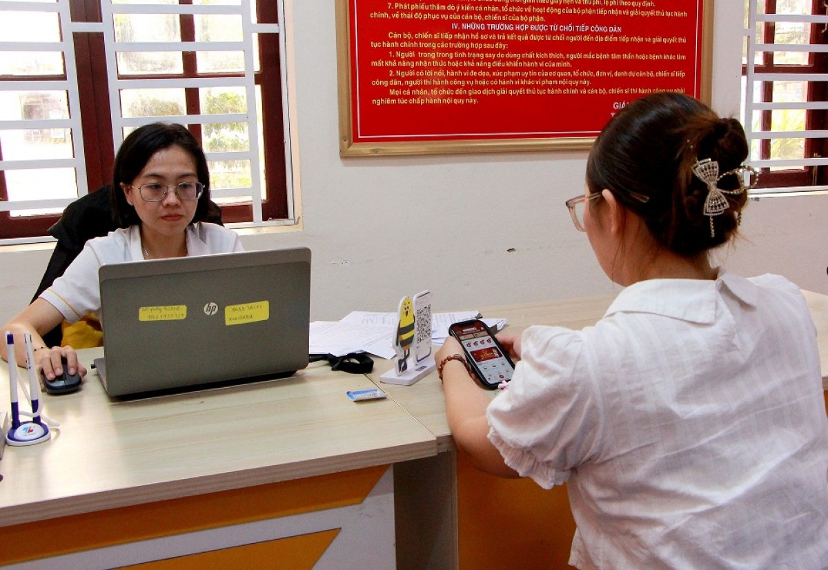 Ứng dụng định danh điê̆n tưh VNeID pro pơxúa hên drêng kuăn pơlê pro mâu hlá mơ-éa