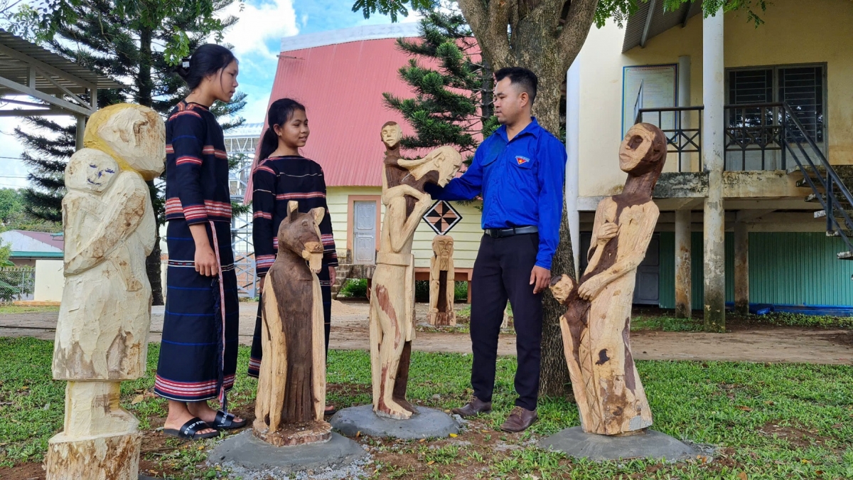 Sươn rùp trah mòn mờ dơm chi kòn cau Jrai dê tàm hìu pơrjum mpồl bơtiàn ƀòn Ia Nueng