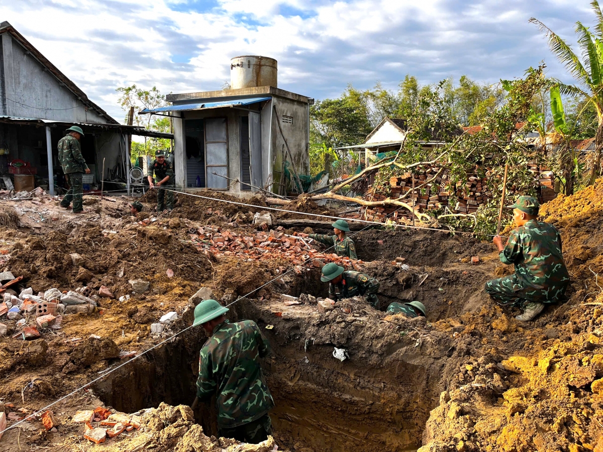 -Dôk mkă atur sang đru mdơ̆ng kơ gŏ sang mnuih ƀuôn sang mkăn ti ƀuôn hgŭm Hoà Thịnh, čar Daklak.