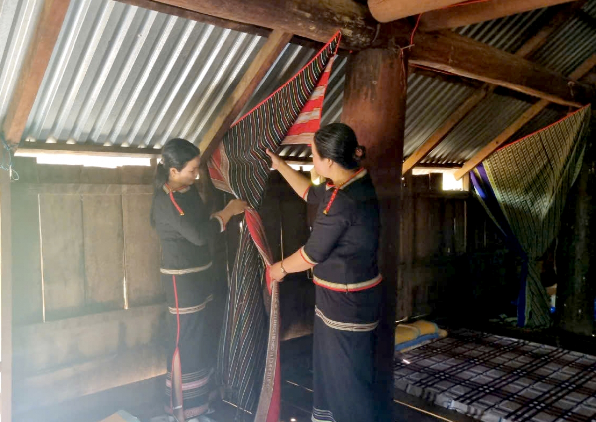 -Bi lar klei găm mdê hjăn kơ dhar kreh đru kơ mnuih ƀuôn sang ngă bruă hiu čhưn ênguê.