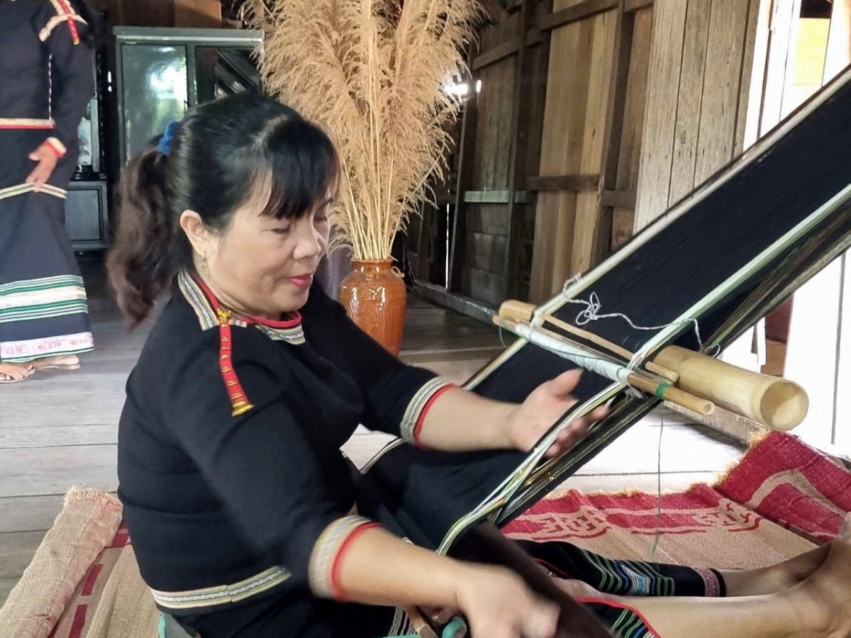 -Bruă hiu čhưn ênguê êpul êya đru kơ mnuih ƀuôn sang kriê pioh knhuah gru dhar kreh.