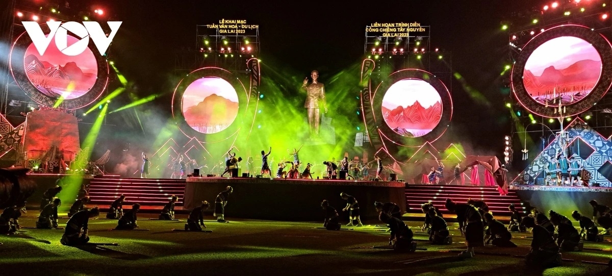 Broă lơh rơ̆p geh bơyai lơh tàm 2 tiah tàm tơrbŏ bal tàm sơnah ƀòn Quy Nhơn mờ sơnah ƀòn Pleiku