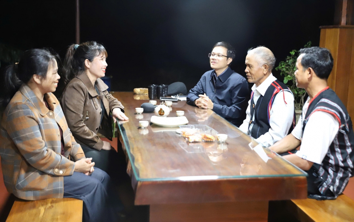 
'Nhŏng Thiên, oei tơ̆ pơlei Ia Nueng mơ̆ng kiơ̆ nơ̆r pơtho akhan đơ̆ng kră pơlei Hmrik