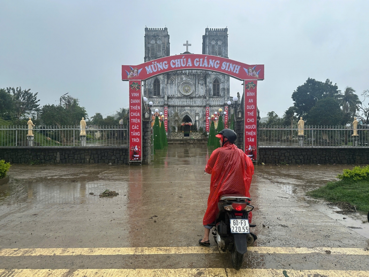 Bơyan Noel thun 2025 sang jơnum Mằng Lăng hơmâo tol yol aset gơnam ƀiă rĭm thun